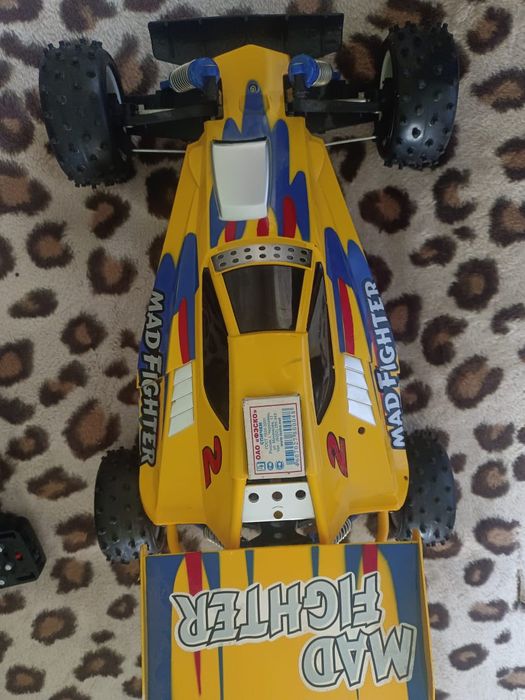 Продам радиоуправляемую машинку , багги