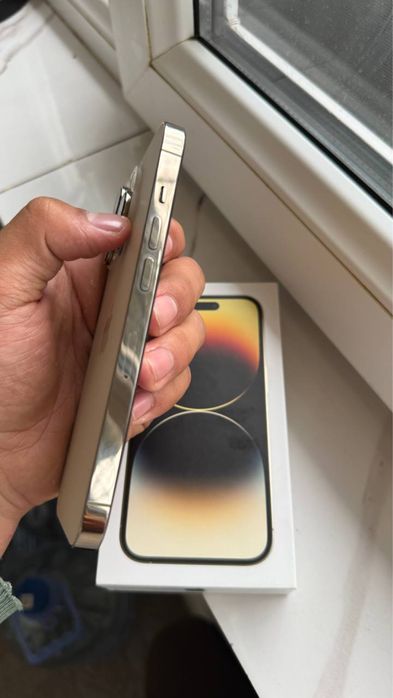 Iphone 14 pro gold