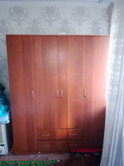 Шкаф шивонер в отличном состоянии
