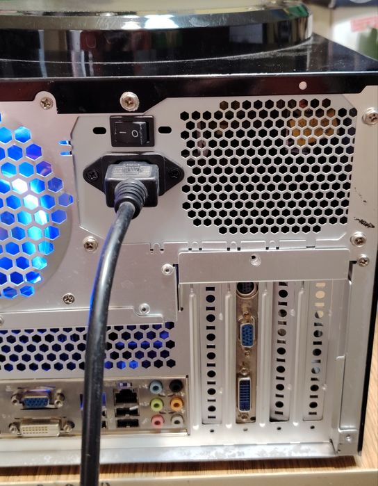 Pc pe comanda.  Mem2 G/ Hdd 360.