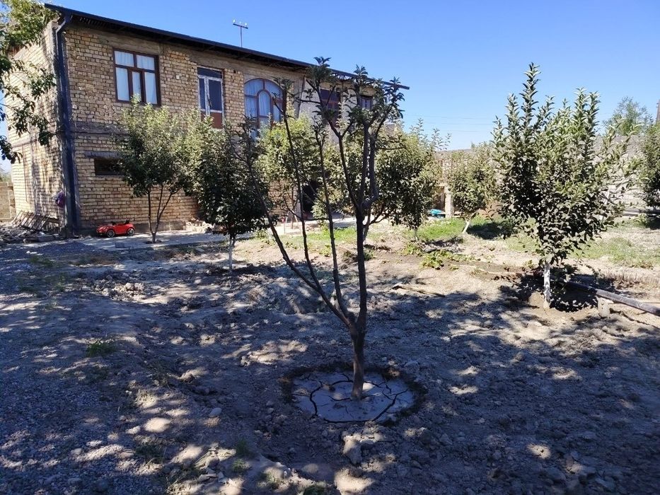 Dahbet shaharchasida 2  etajlik Yangi 7 sotix tayyor xonodon sotiladi