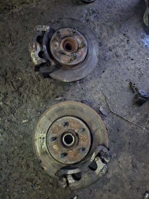 Fuzeta Dreapta stânga Fata Chevrolet Captiva - 2.0d - 2007 cu disc