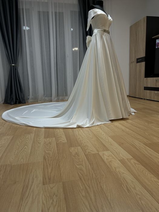 Rochie de mireasă elegantă, satin premium + trenă spectaculoasă detașabilă
