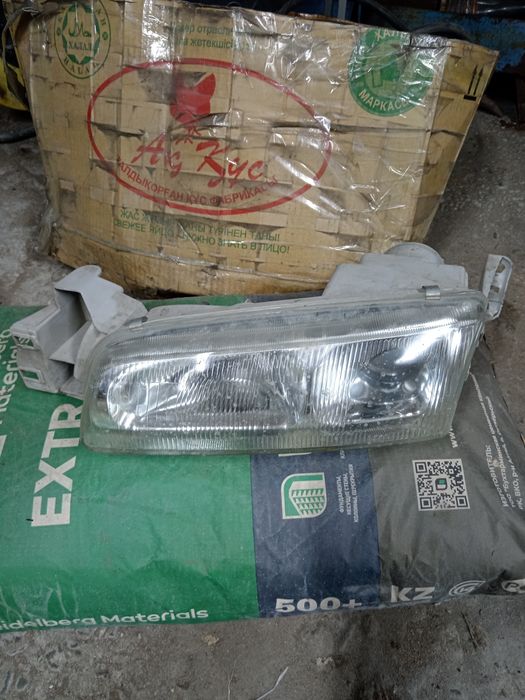 Фара мазда кронос 626. Левая.