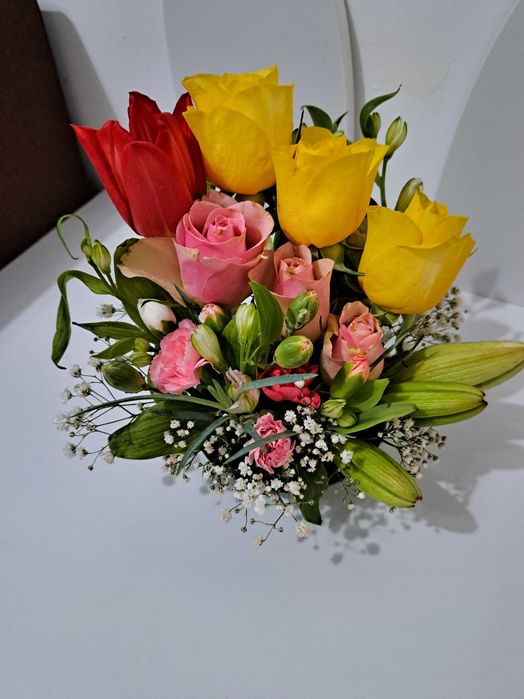 Realizez aranjamente pt evenimente speciale sau pt firme