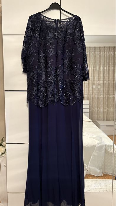 Рокля с паети къс ръкав