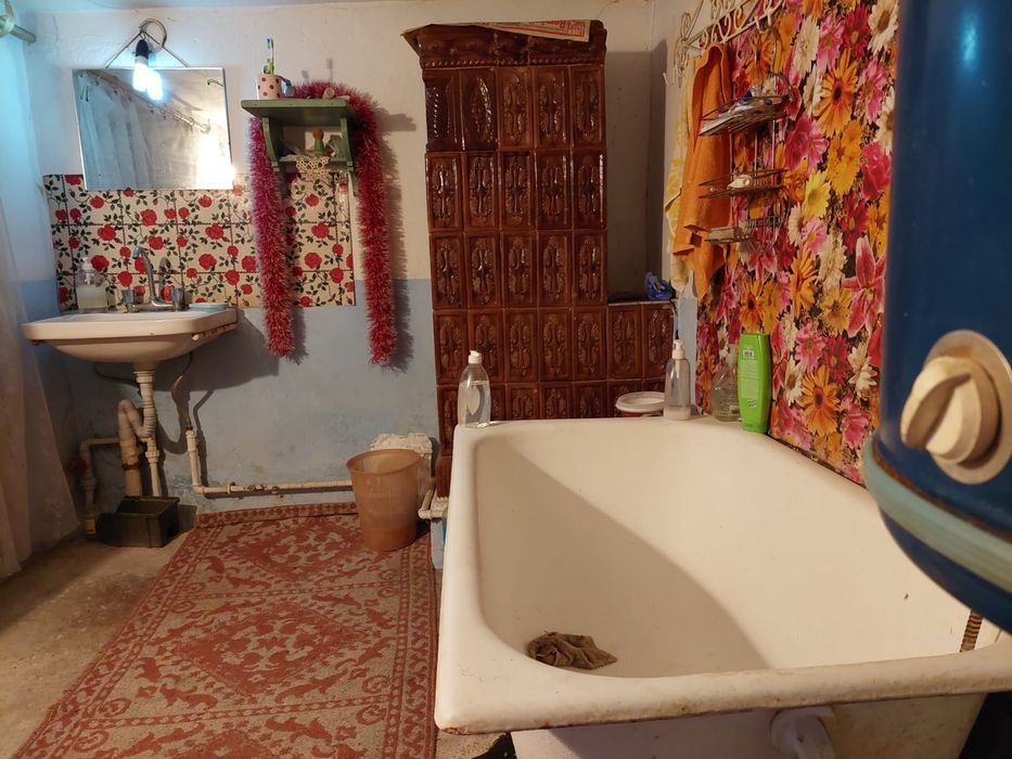 Vand casa de locuit si teren 4000 mp