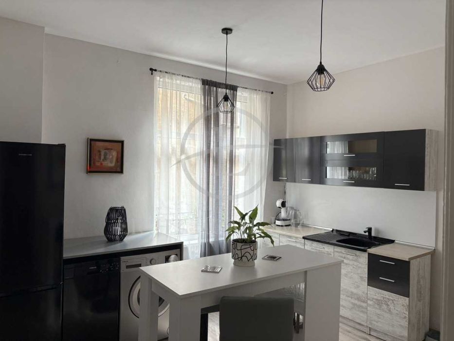 Продава се Етаж от къща в Пловдив, Център - 140 кв.м за 2508 €/кв.м - Снимка #1