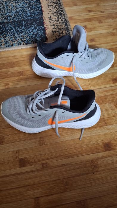 Adidasi Nike Running