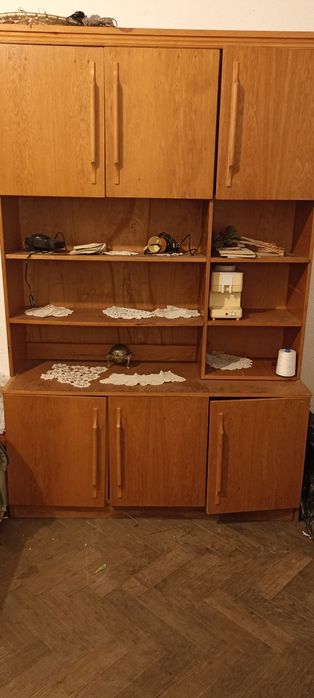 Mobilă veche lemn nuc