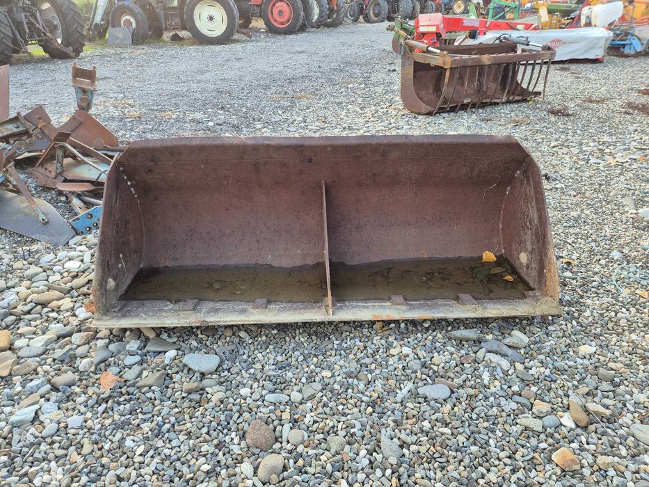 Cupa incarcator frontal tractor