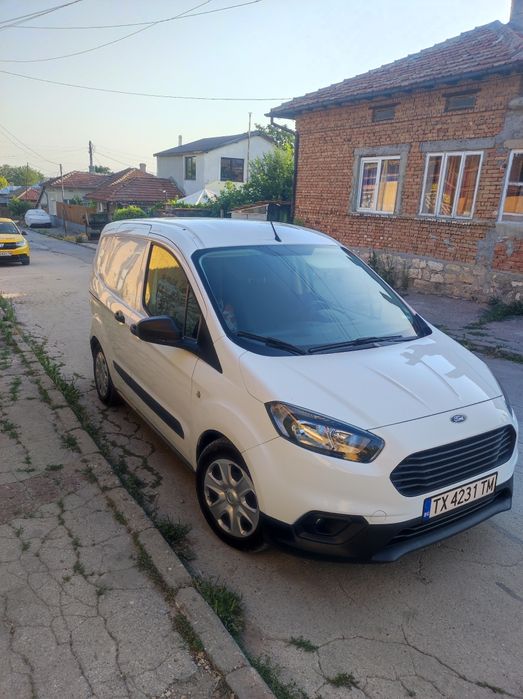 Продавам Форд транзит куриер 2019г.Бензин.