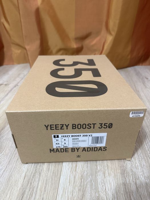 Yeezy 350 v2 Mono Clay 43 1/3