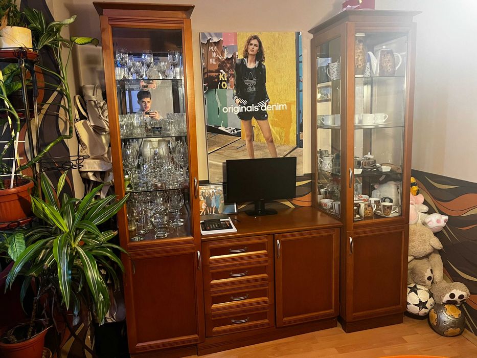 Холна Секция от 3 Части –Витринa + ТВ Шкаф + Нисък Скрин – Масив Дърво