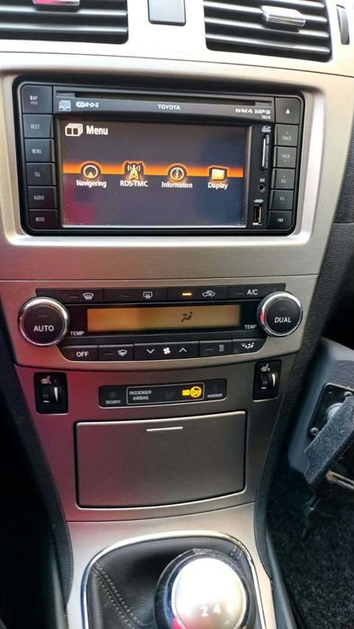 Vând TOYOTA AVENSIS T27 2.0 D-4D 124cp an 2012/12