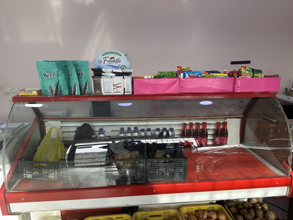 Vitrina haladilnik va misarofka sotiladi