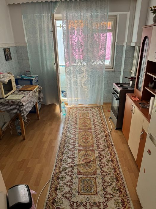 Vand apartament 2 camere docomandat