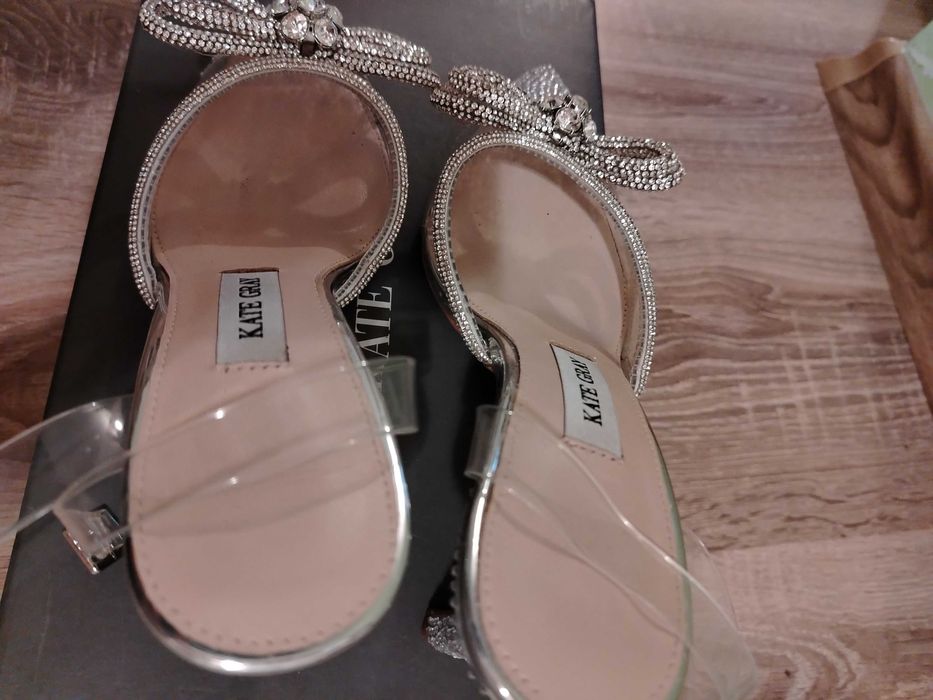 Официални обувки на ток