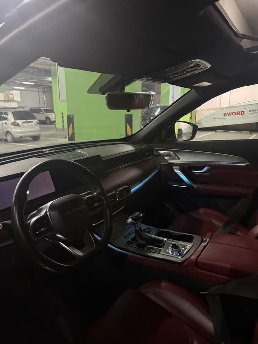 Jetour x70 plus dubai 1.6 sotiladi
