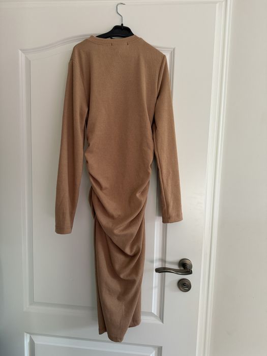 Rochie bej cu eticheta