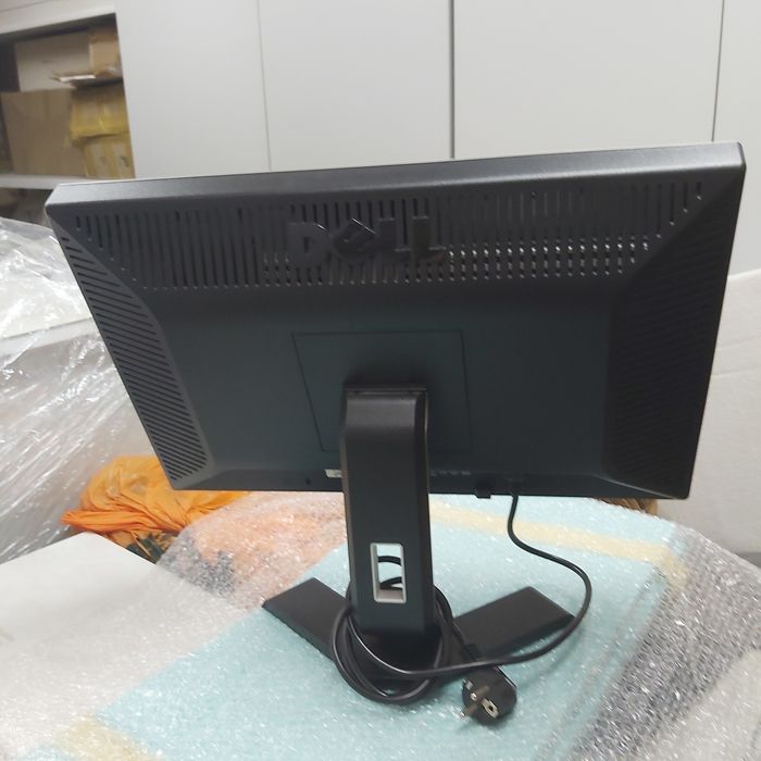 Монитор Dell, 51см