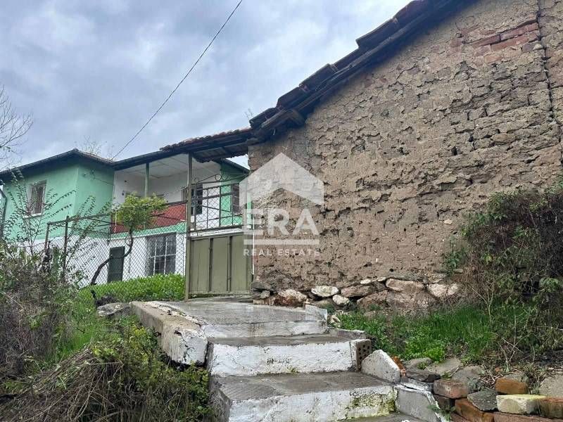 Само в Ера имоти Хасково! Двуетажна къща в село Дряново