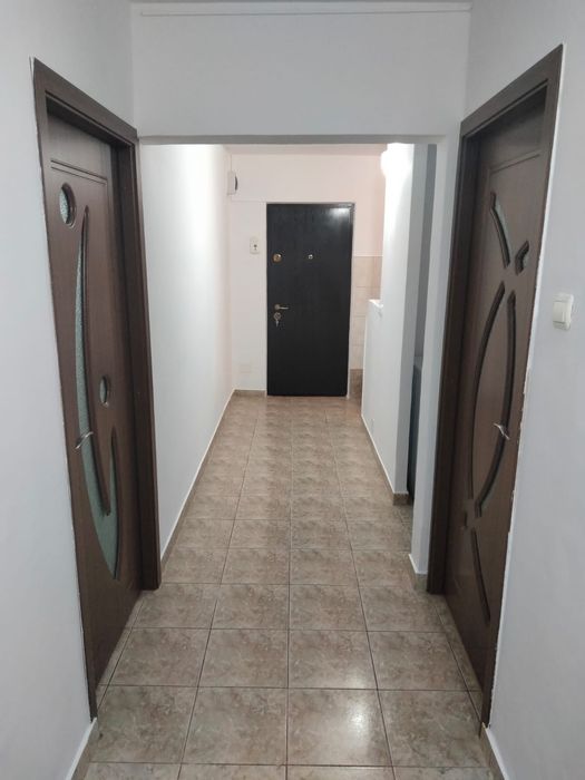 Inchiriez apartament zona Faget