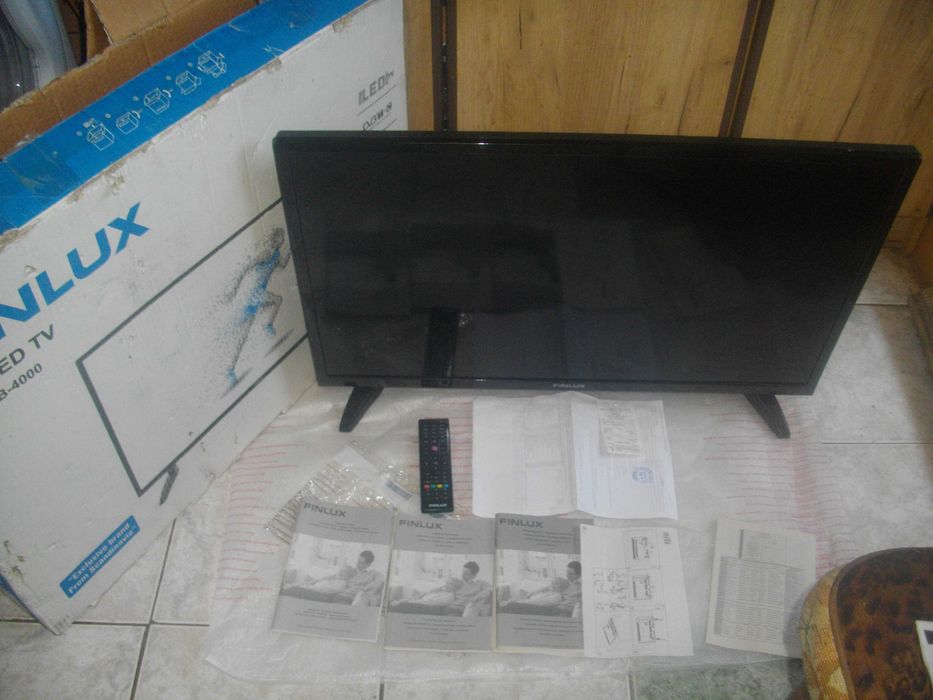 ЗА ЧАСТИ/ЗА РЕМОНТ-32" LED TV Funlux 32 FHB-4000-Спукана Матрица