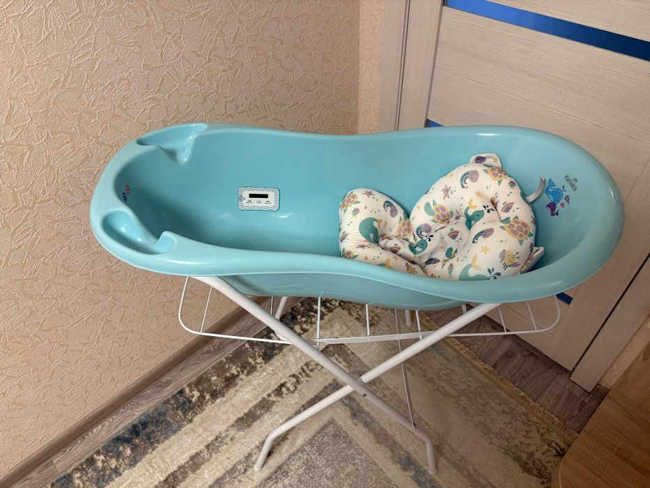 Продам ванну со стойкой для купания