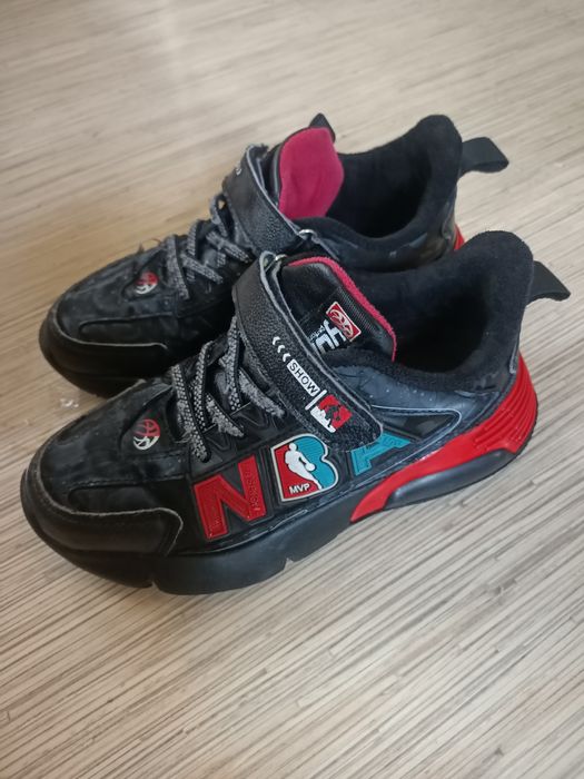 Продам кроссовки