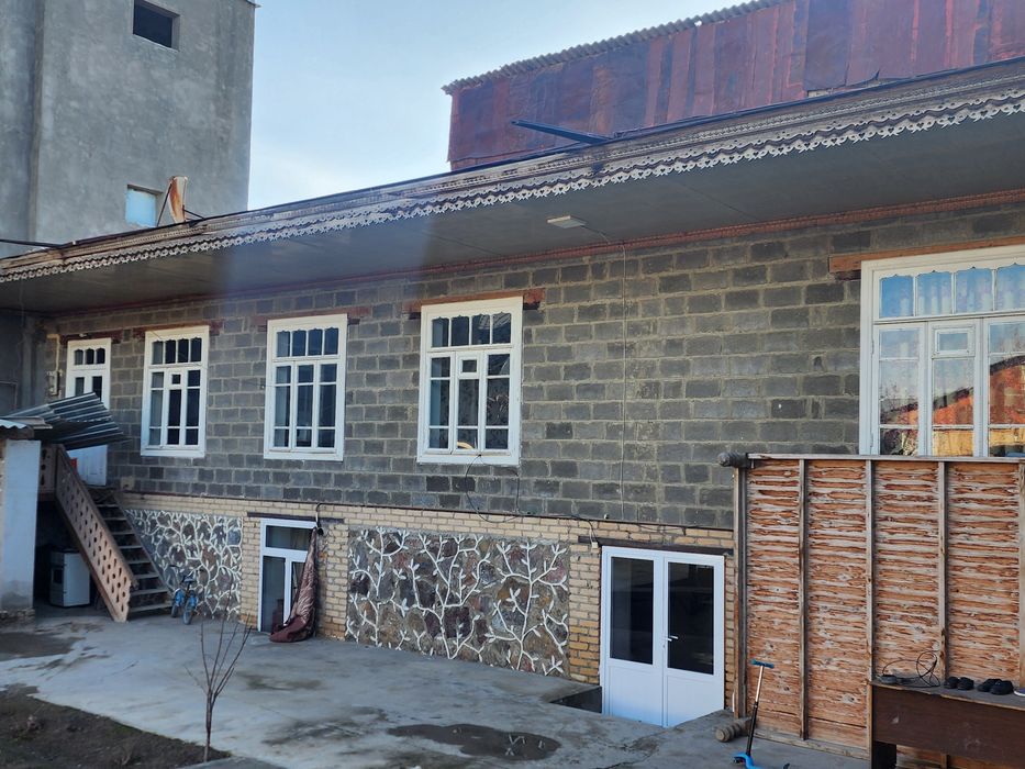 Уй сотилади ховли. Дом продаётся участок