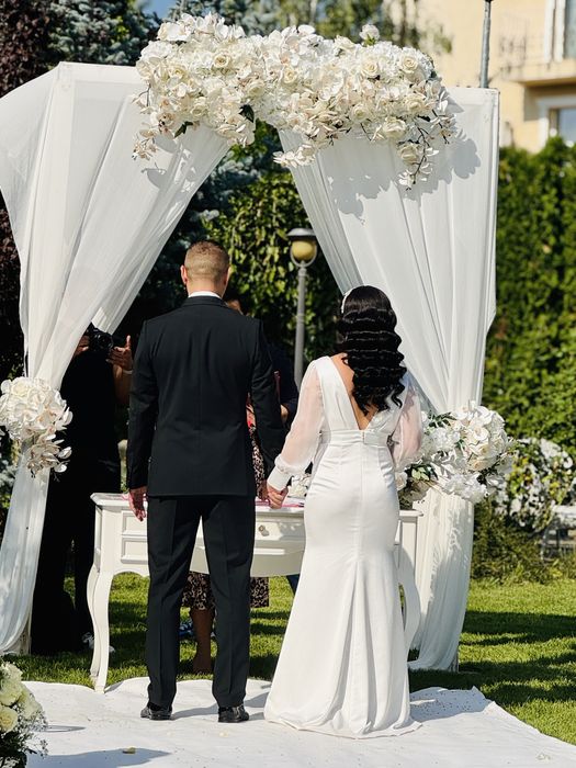 Rochie mireasă tip sirenă, cu trenă detaşabilă