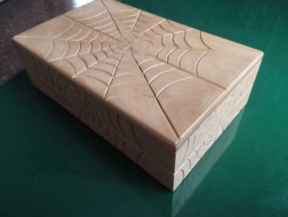 Шкатулка из дерева (ручная работа)