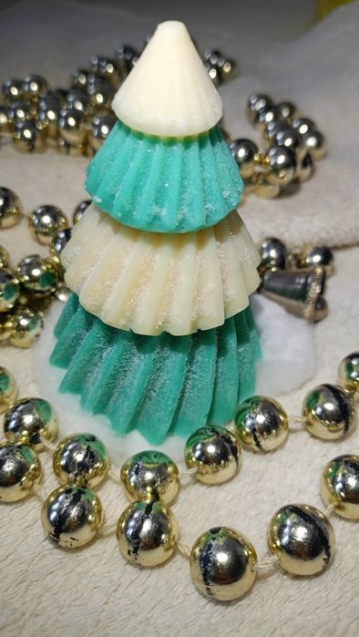 Multe decorațiuni de Sărbători din săpun natural