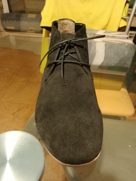 Черни велурени обувки EYE