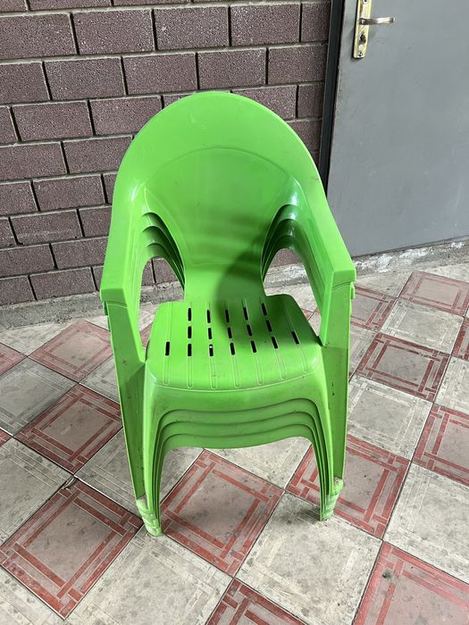 Стулья пластиковые