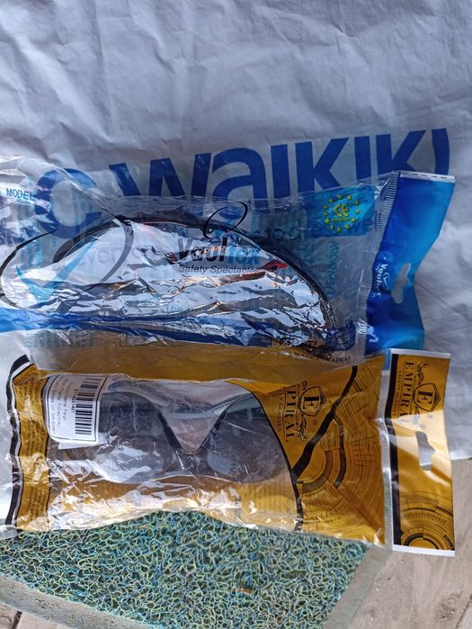 Защитные очки прозрачные и черные