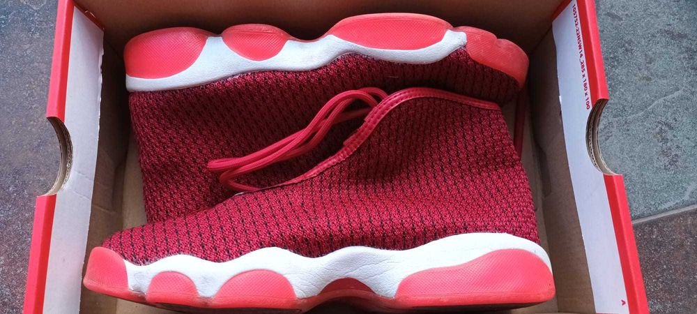 Air Jordans 11 Retro Low In Red