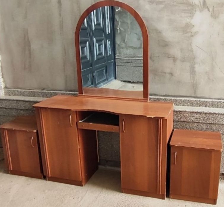 Трюмо с двух тумбой