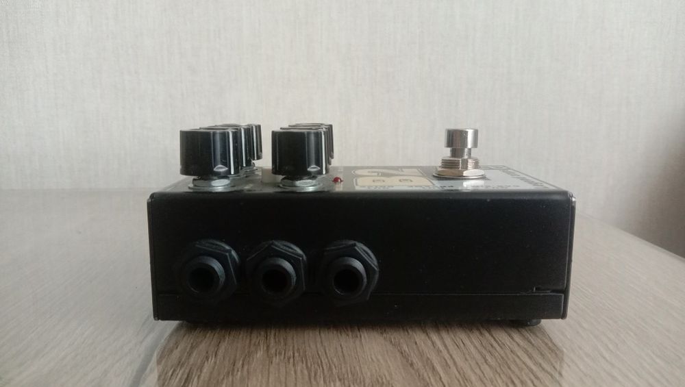 Преамп педаль AMT B2