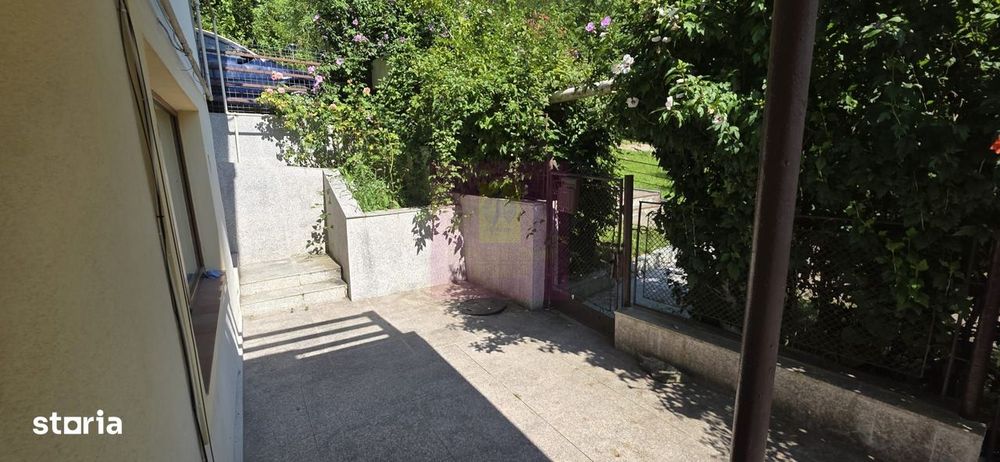 Casa cu 4 camere de vanzare in Campina