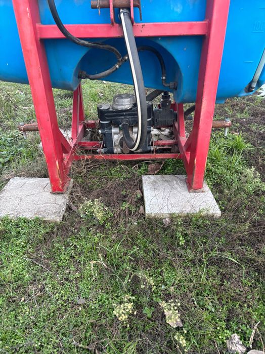 Навесна пръскачка 800 литра