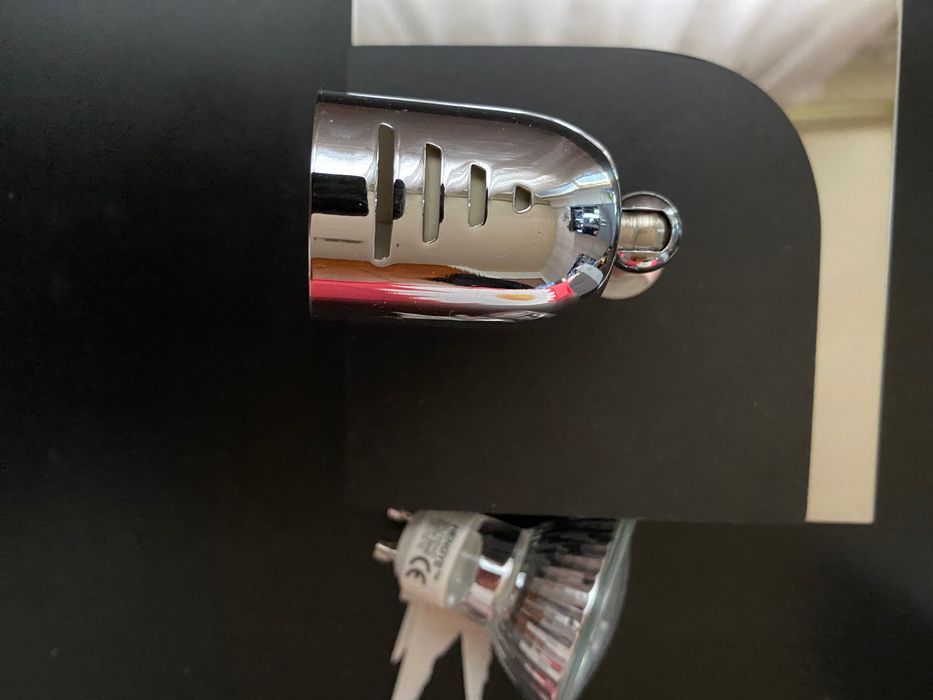 Продавам стенна лампа не използвана