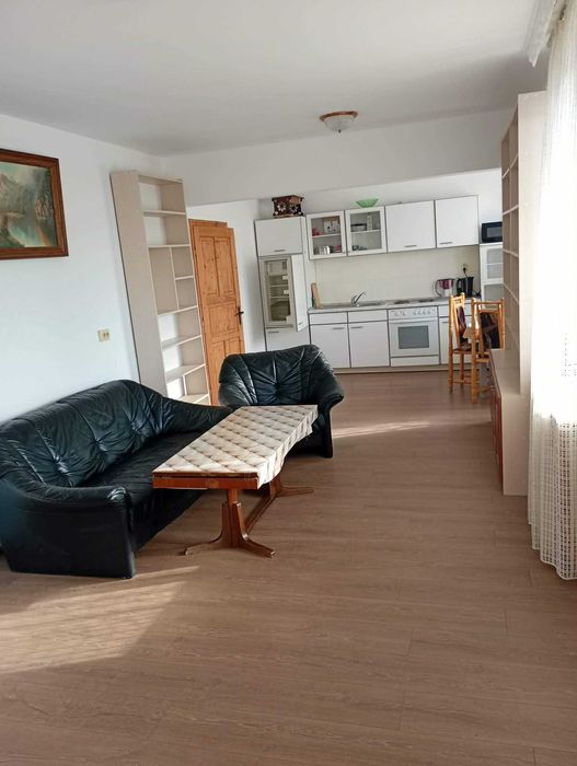 Етаж от къща под наем Бриз