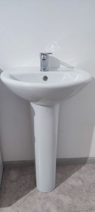 Продам раковину со смесителем