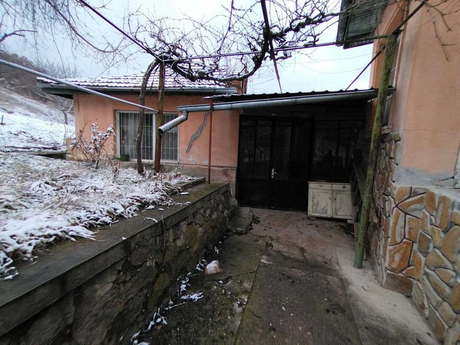 Продава къща в с.Радилово
