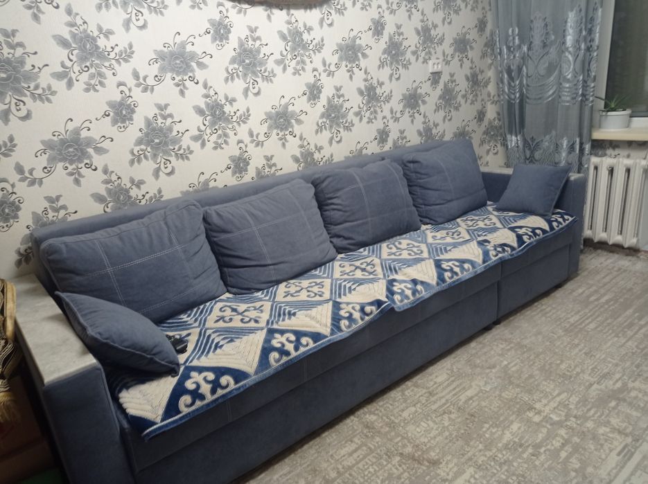 Срочно продам диван. Цена 200000