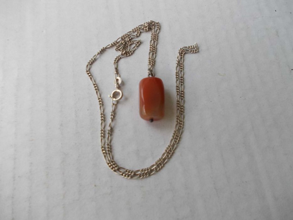 Lant din argint cu medalion pandantiv vechi din piatra naturala