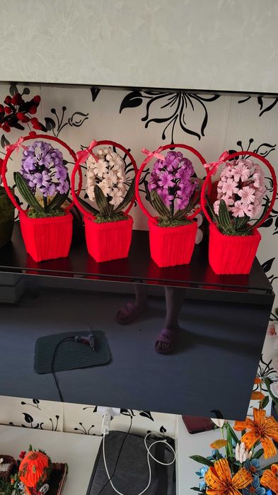 Ghivece decorative din sârmă plușată ,zambile!
