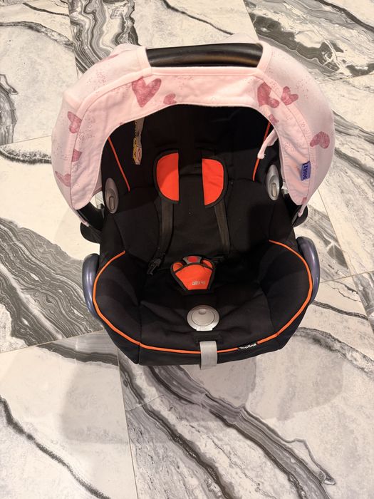 Maxi-Cosi CabrioFix + подарък Dooky сенник